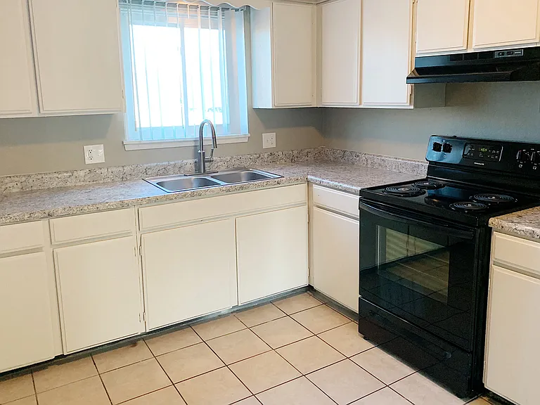 Oak Creek Apartments — Photo 8