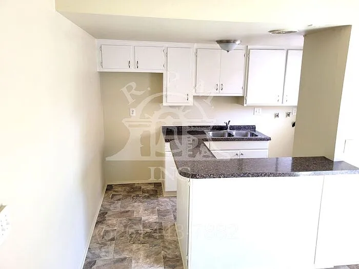 2704 N Humbert Ave — Photo 5