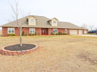 810 E Cottonwood Rd, Chickasha, OK 73018