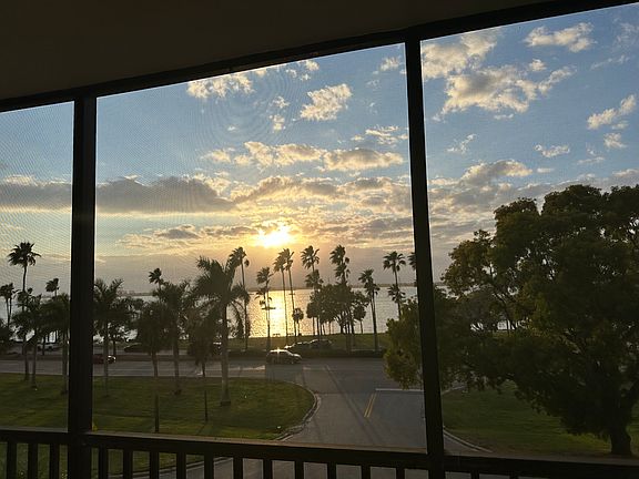 3rd image of 707 S Gulfstream Ave Unit 301
