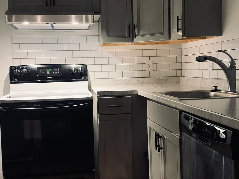 43 Hawthorne Cir #43 — Photo 3