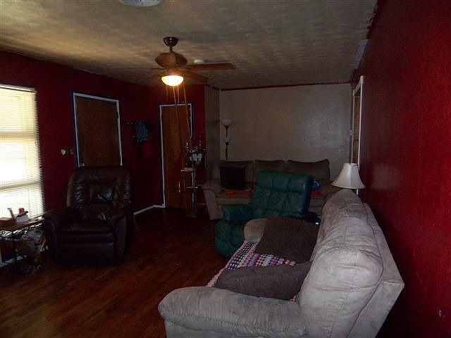 2nd image of 1515 E Mosley Dr
