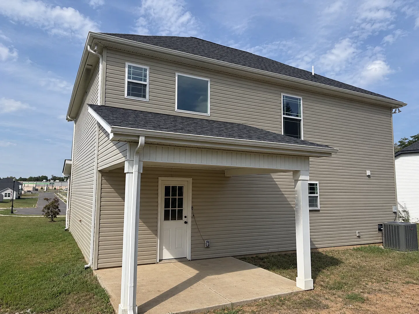 3 bed, 2.5 bath, 1632 sqft, $2,200 — Photo 2