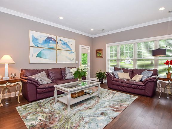 5th image of 40 Golf Villa Dr