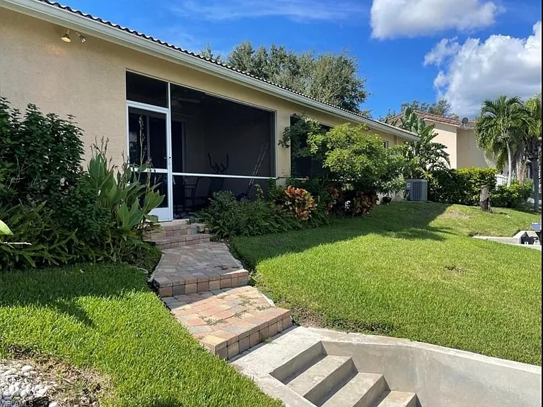 627 SW 47th Ter #627 — Photo 4