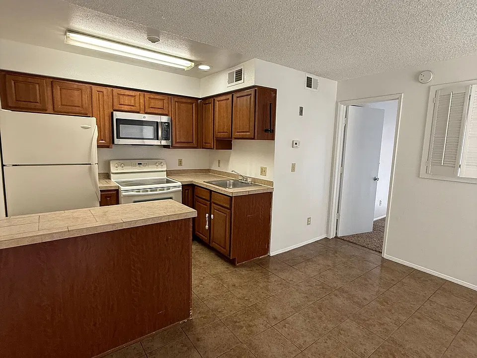 1810 E Blacklidge Dr #309