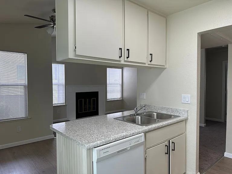 5840 Garfield Avenue — Photo 4