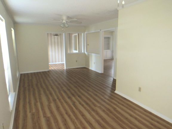 4th image of 1207 Londonderry Ln