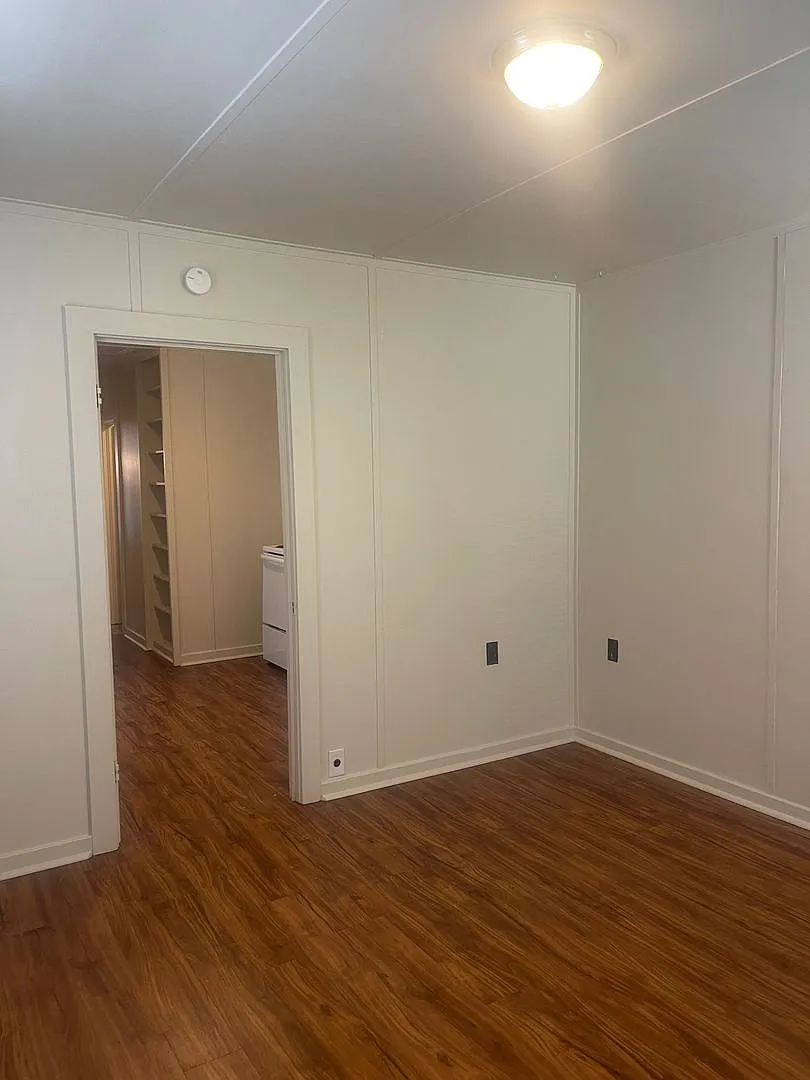 *Move In Special $500 Off First Months Rent* 1 Bed 1 Bath House Near Downtown — Photo 3