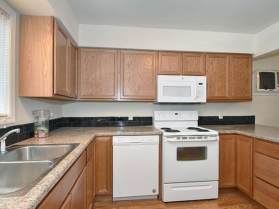 5th image of 119 E Empire Ave