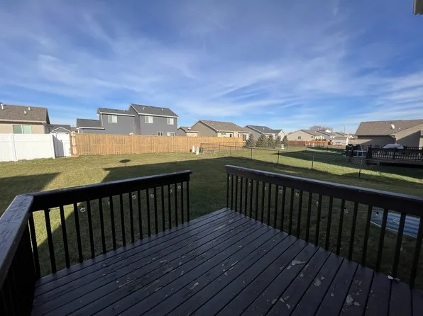 9565 Red Sunset Ct, West Des Moines, IA 50266
