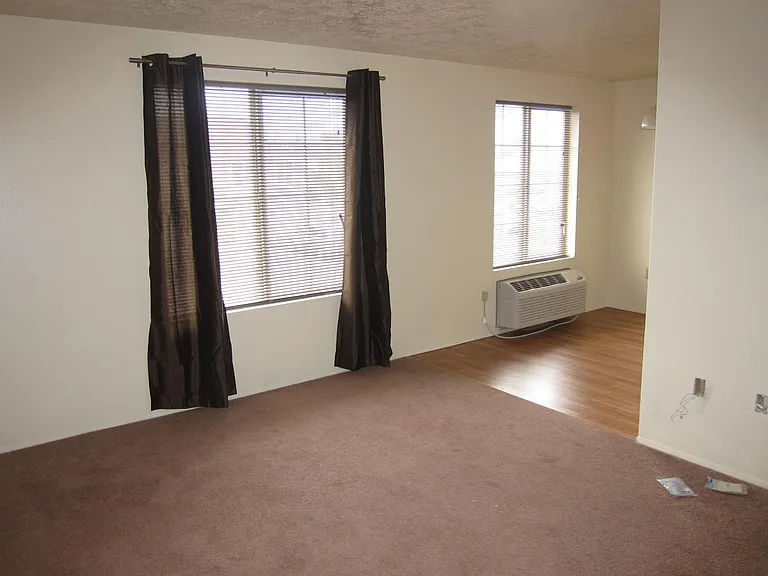 525 NW 8th St #8 — Photo 2