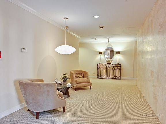 5th image of 105 E Laurel Ave APT 204