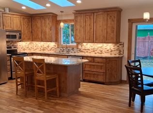 210 NW 19th St, Newport, OR 97365