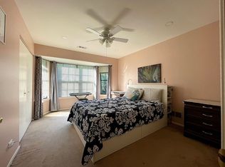 330 Briarwood Ln #2, Bloomingdale, IL 60108