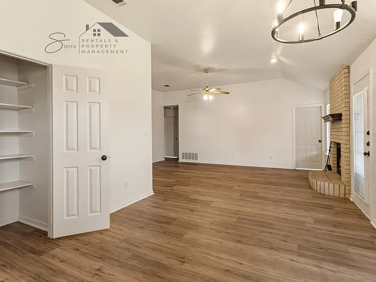 2304 Sandstone Dr — Photo 7