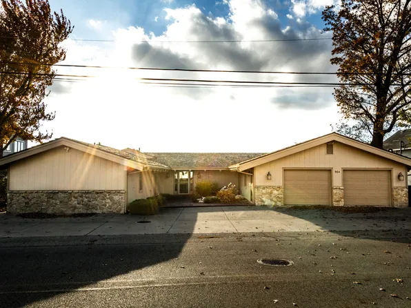 564 Lake Dr, Coldwater, MI 49036