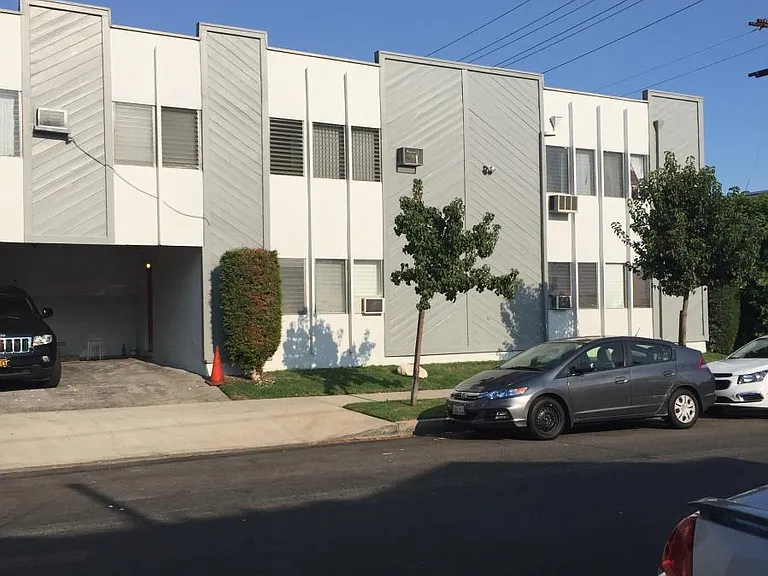 13855 Burbank Blvd #6 — Photo 11
