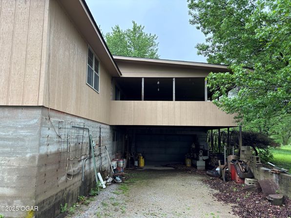 1208 S Black Cat Rd, Joplin, MO 64801