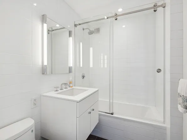 200 East 62nd Street 23D image 10 of 10