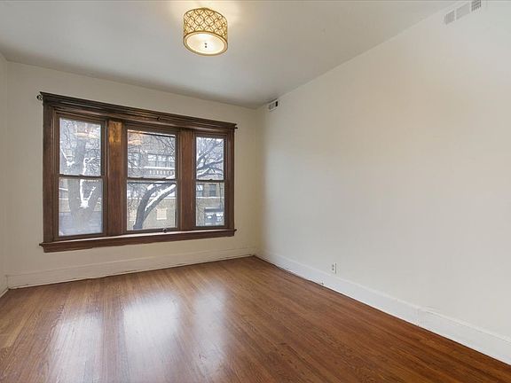 4th image of 4000 N Southport Ave #1