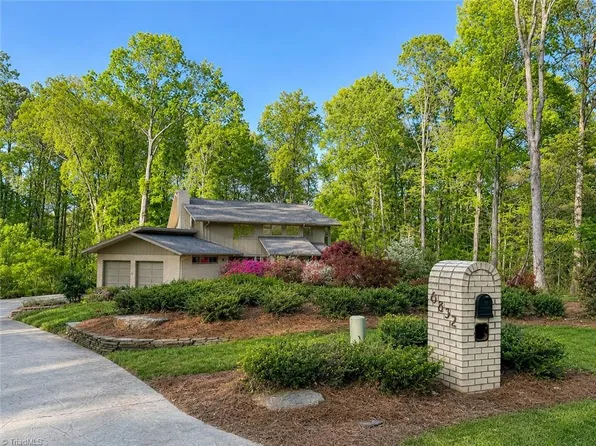 6832 Colonial Club Dr, Thomasville, NC 27360