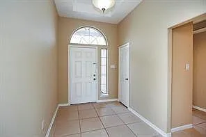 4 bed, 2.0 bath, 2319 sqft, $2,295 — Photo 2