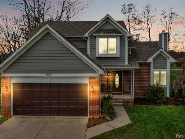 1960 Oakville Waltz Rd, New Boston, MI 48164