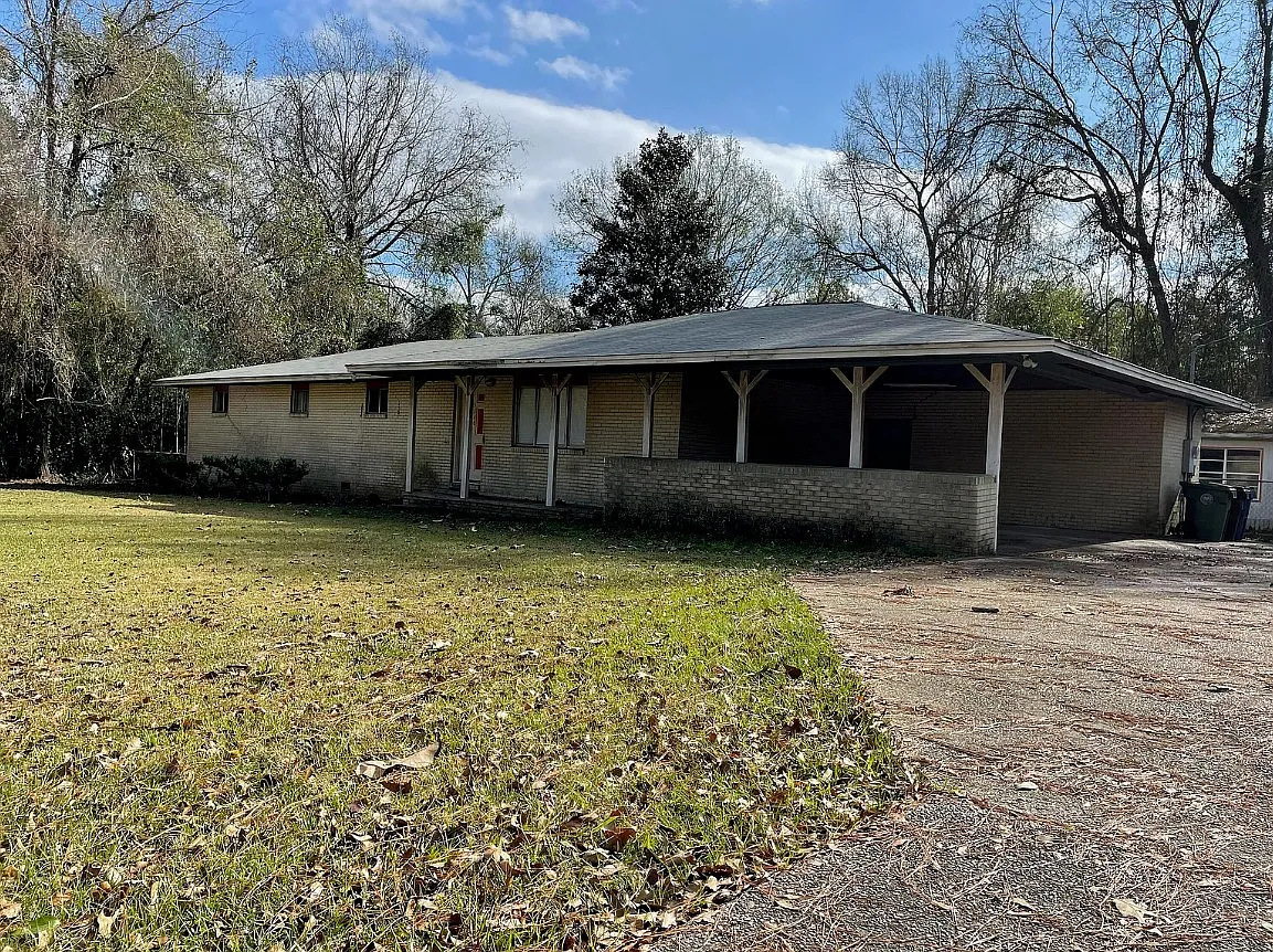 3 bed, 1950 sqft, $1,475 — Photo 1