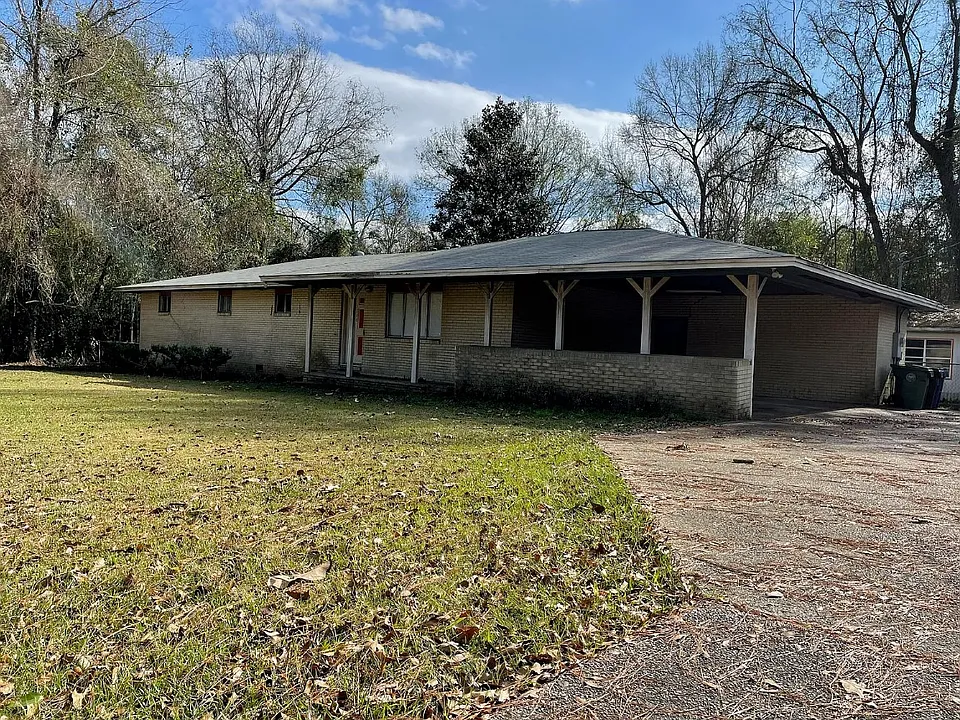 3210 Rosewood Dr