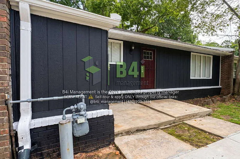 3 bed, 1.0 bath, 945 sqft, $1,350 — Photo 3