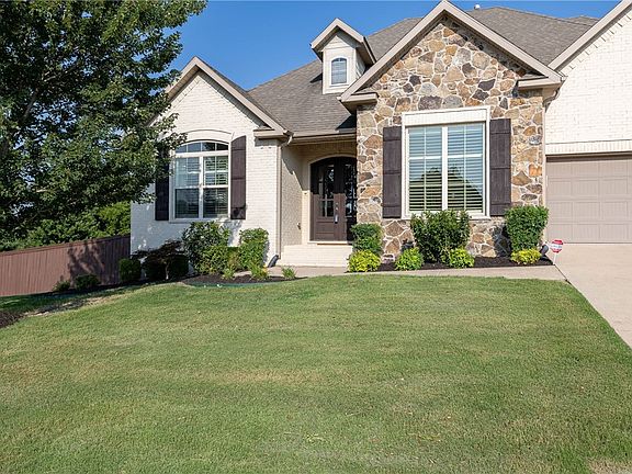 4th image of 376 N Limestone Dr