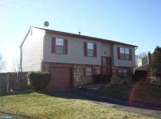12 Hawthorne Rd, Sicklerville, NJ 08081