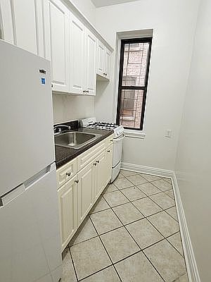 4th image of 206 W 106th St #9