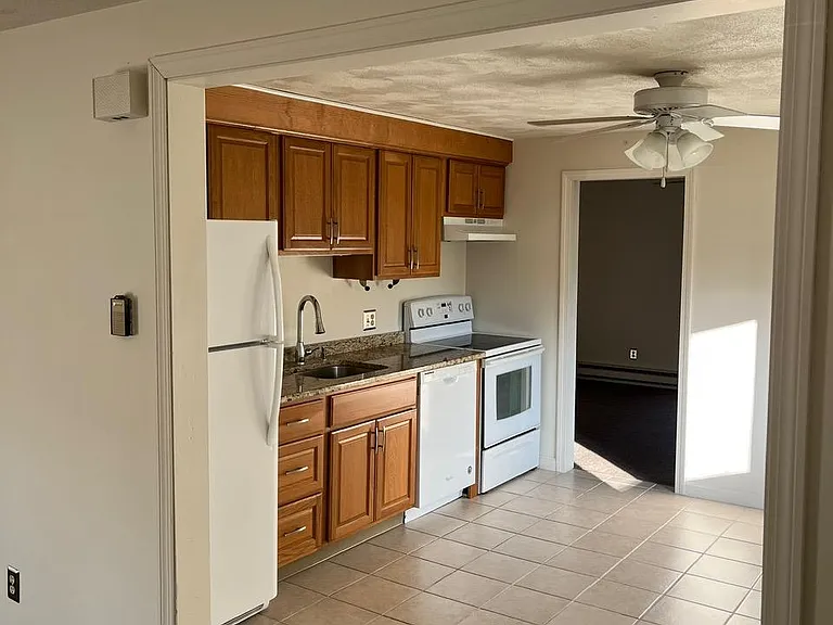 4610 Post Rd #14 — Photo 9