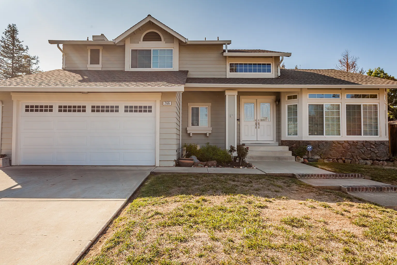 266 Persimmon Dr photo 1