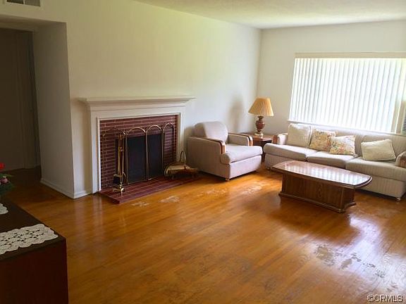 4th image of 10418 Scott Ave