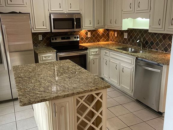 4th image of 870 Lenox Oaks Cir NE