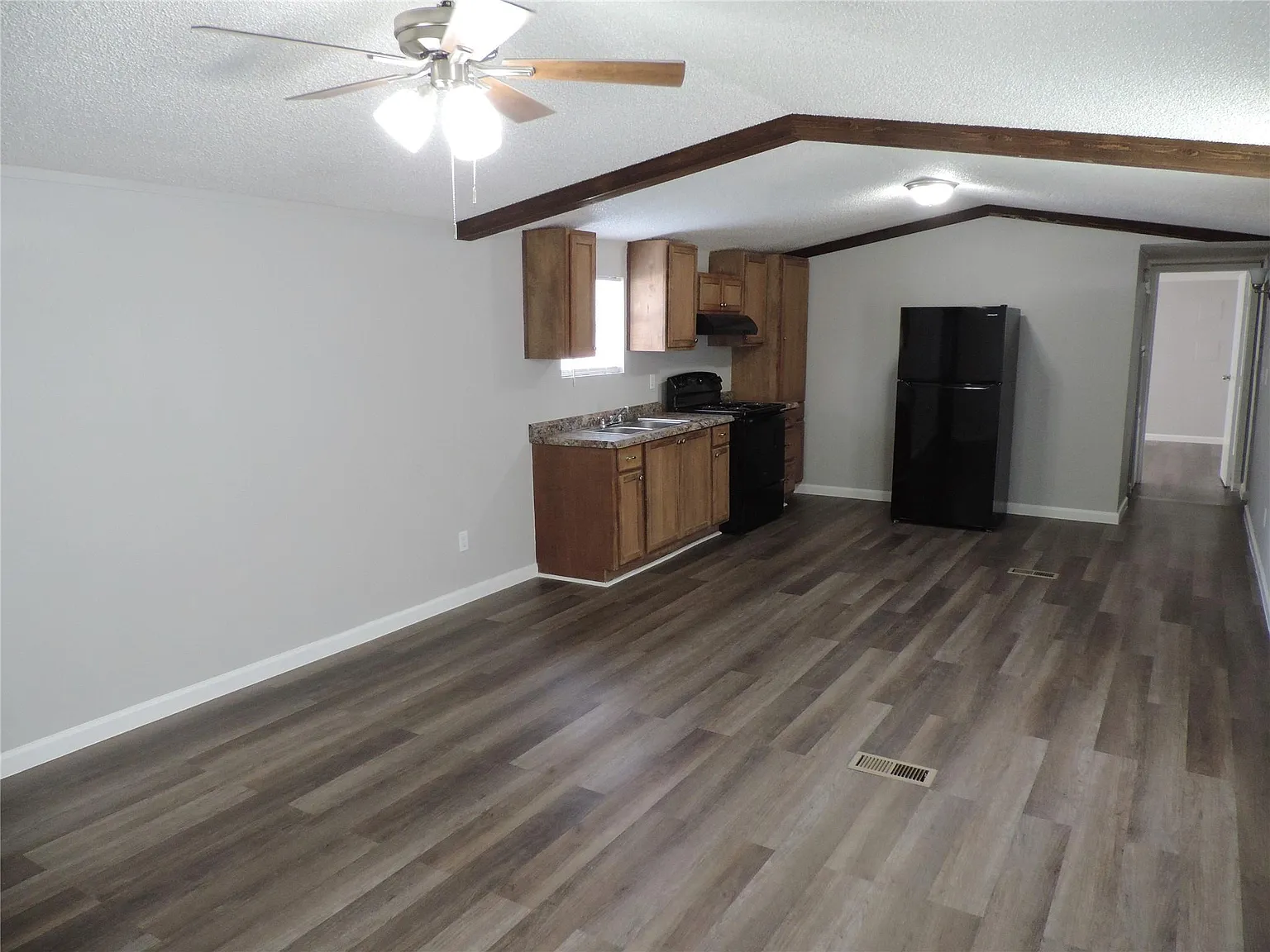 3 bed, 2.0 bath, 1216 sqft, $1,199 — Photo 3