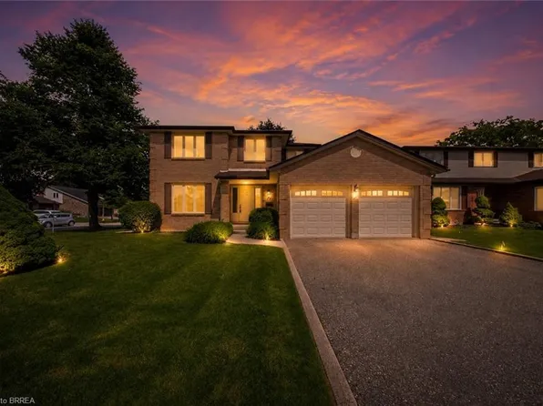 22 Colonial Cres, Brantford, ON N3R 7M7