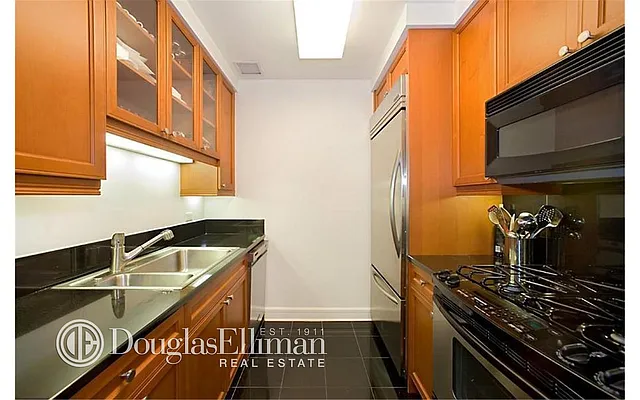 Rented by Douglas Elliman | media 18