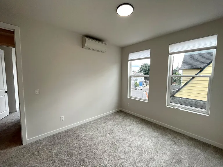 4723 N Williams Ave — Photo 11
