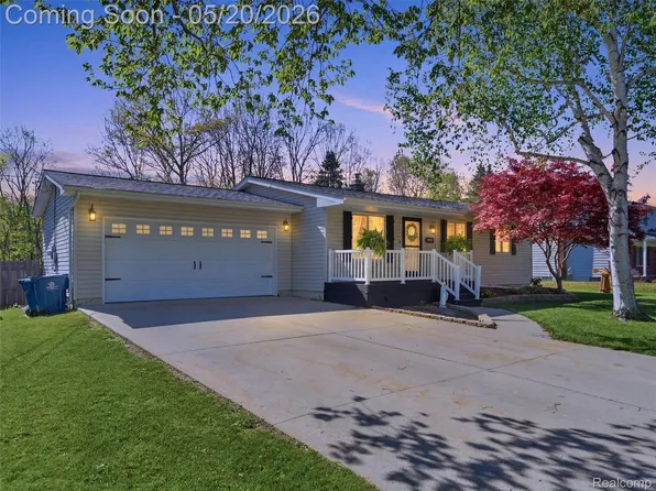 9134 Del Rio Dr, Grand Blanc, MI 48439