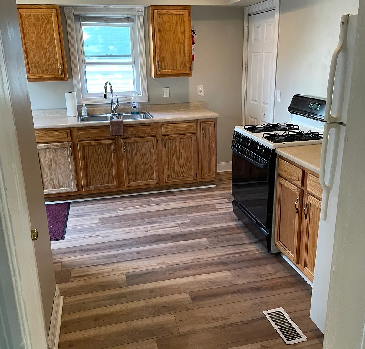 540 Livingston Avenue NE — Photo 3