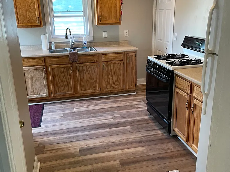 540 Livingston Ave NE — Photo 3