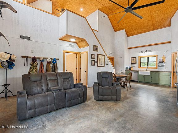 5th image of 59 Clear Pines Dr