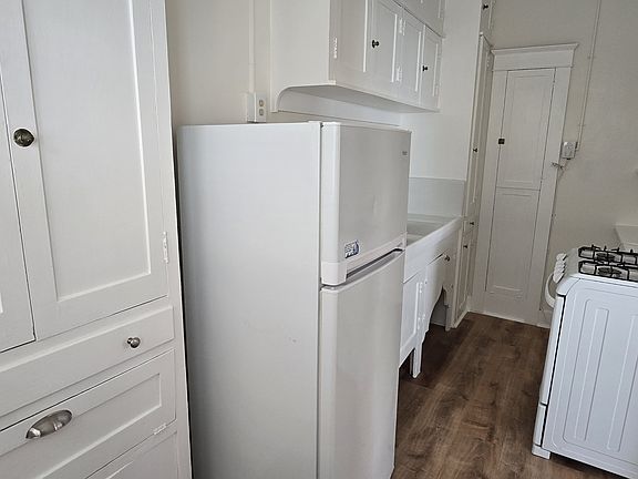 3rd image of 1035 E Broadway #11184247
