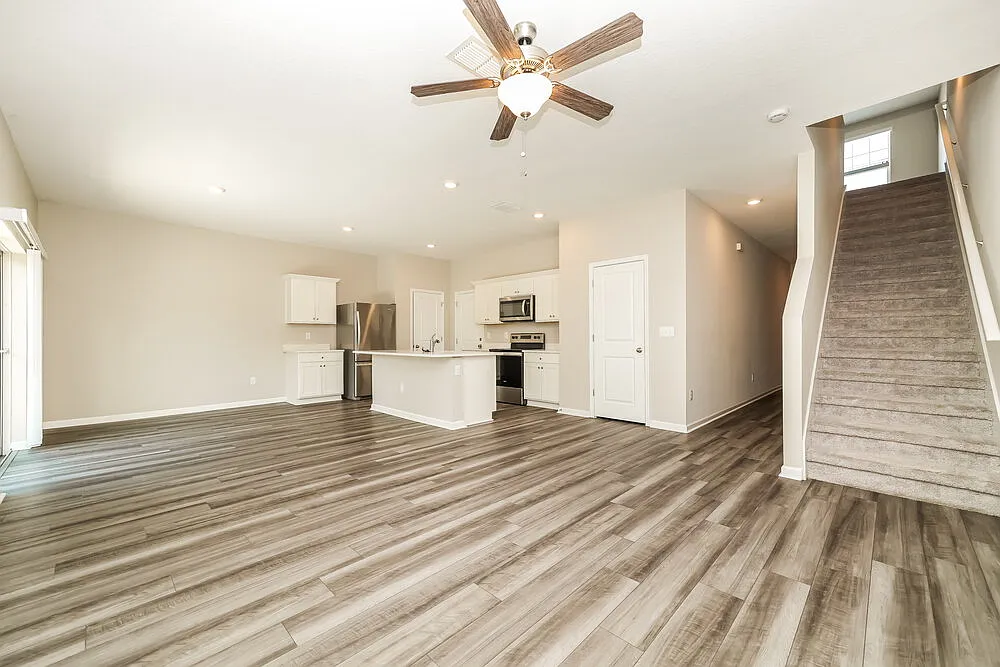 3 bed, 2.5 bath, 1826 sqft, $2,130 — Photo 4