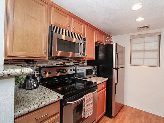 5th image of 14954 Avenida Venusto Unit 88