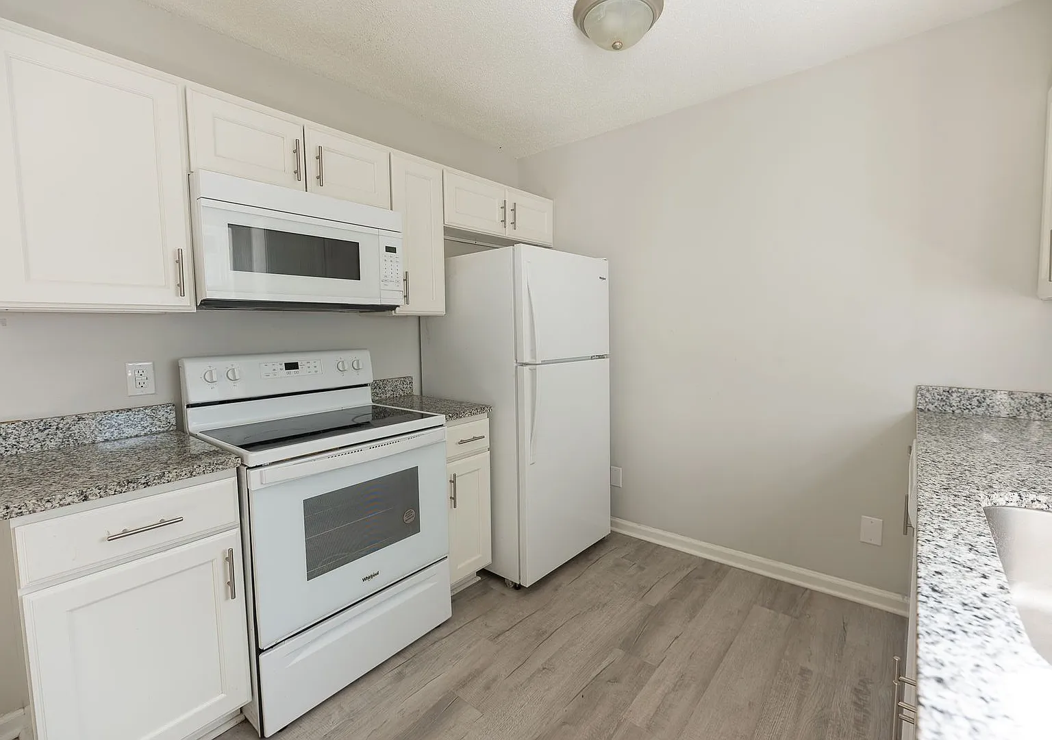 3010 Ingleside Dr — Photo 3